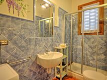 Accommodation:&nbsp;Carraia