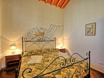 Accommodation:&nbsp;Carraia