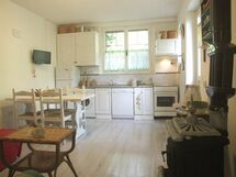 Accommodation:&nbsp;Peonia