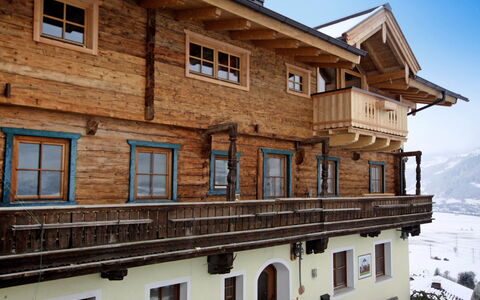 Kaprun 720: Building, Sky, Window, Property, Wood, House, Neighbourhood, Urban Design, Residential Area
