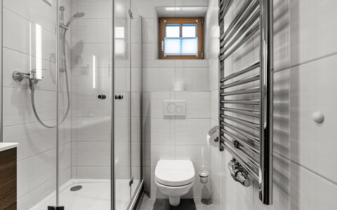 Kaprun 720: Plumbing Fixture, Property, Building, Shower Door, Shower, Architecture, Bathroom, Interior Design, Flooring