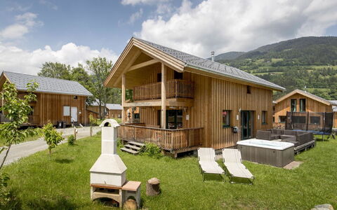 Sankt Georgen am Kreischberg 400: Sky, Plant, Building, Property, Window, Tree, Slope, Land Lot, House, Urban Design