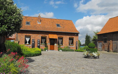 La Ferme de Gabrielle: Plant, Sky, Building, Cloud, Window, Flower, House, Land Lot, Tree, Cottage