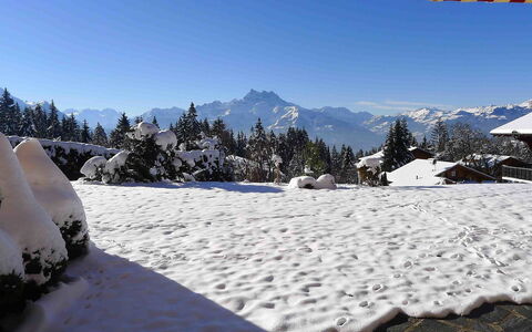 Cristel 2: Sky, Property, Snow, Slope, Tent, Tree, Mountain, Glacial Landform, Plant, Freezing