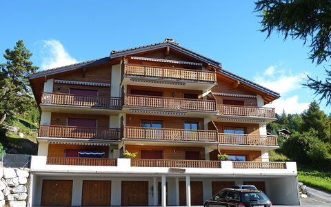 Ardévine 5: Sky, Building, Cloud, Property, Wheel, Plant, Window, Vehicle, Car