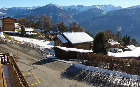 Ardévine 5: Sky, Mountain, Building, Slope, Snow, House, Tree, Highland, Wood, Natural Landscape
