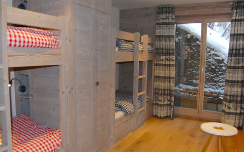 Le Refuge 1: Property, Room, Building, Interior Design, Architecture, Floor, House, Loft, Tile, Furniture