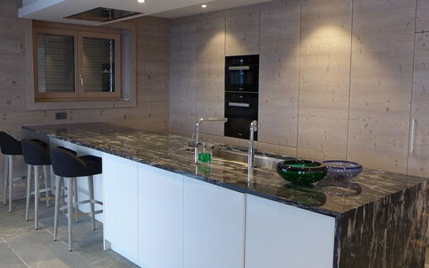 Le Refuge 1: Countertop, Room, Property, Tile, Cabinetry, Kitchen, Furniture, Interior Design, Floor, Building