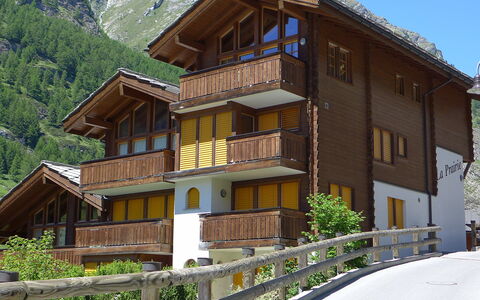 La Prairie: Plant, Building, Property, Window, House, Tree, Mountain, Sky, Fence, Urban Design