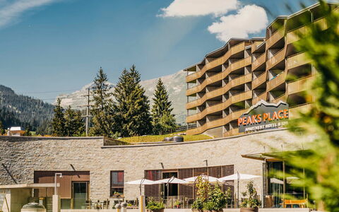 Laax 700: Cloud, Plant, Sky, Property, Building, Flowerpot, Urban Design, Biome, Tree, Neighbourhood