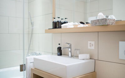 Accommodation:&nbsp;Peaks Place Apartment-Hotel & Spa 700.3