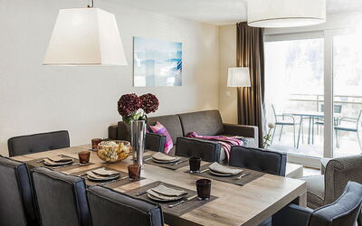 Accommodation:&nbsp;Peaks Place Apartment-Hotel & Spa 700.1