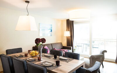 Accommodation:&nbsp;Peaks Place Apartment-Hotel & Spa 700.5