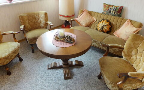 Büscher: Furniture, Table, Property, Couch, Comfort, Building, Chair, Wood, Living Room, Textile