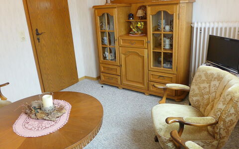 Büscher: Table, Property, Cabinetry, Furniture, Building, Wood, Living Room, Interior Design, Flooring, Floor