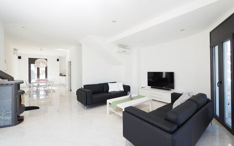 Alberes: Living Room, Room, Property, Furniture, Interior Design, Building, Floor, House, Ceiling, Table