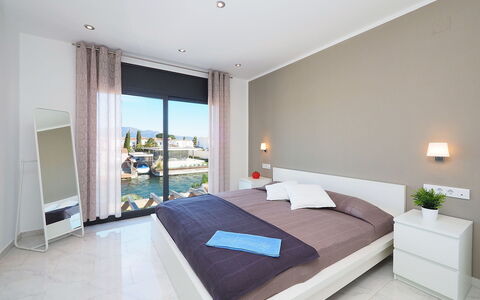 Alberes: Bedroom, Furniture, Room, Property, Bed, Mattress, Interior Design, Bed Sheet, Ceiling, Bed Frame