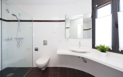 Alberes: Bathroom, Property, Room, Interior Design, Building, Architecture, House, Floor, Bathtub, Tile