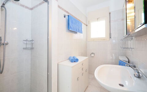 D'Ibis: Mirror, Sink, Plumbing Fixture, Tap, Property, Bathroom, Shower Head, Blue, Bathroom Sink