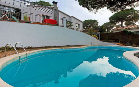 Ginesteres: Water, Sky, Swimming Pool, Azure, Building, Plant, Tree, Shade, Cloud, Aqua