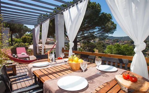 Ginesteres: Table, Furniture, Property, Plant, Tableware, Chair, Sky, Outdoor Furniture, Outdoor Table, Shade