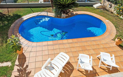 Juan: Swimming Pool, Property, Leisure, Real Estate, House, Estate, Rectangle, Vacation, Backyard, Building