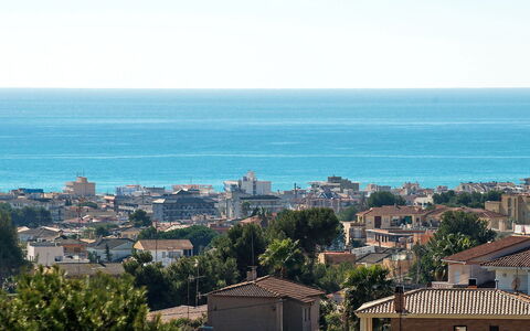 Juan: Town, Urban Area, Sky, City, Human Settlement, Property, Sea, Metropolitan Area, Residential Area, Roof