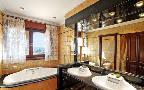 St Anthony: Room, Bathroom, Interior Design, Property, Building, Sink, Ceiling, House, Architecture, Furniture