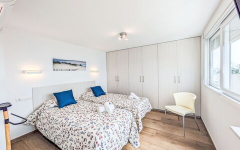 Suecia: Furniture, Interior Design, Wood, Ceiling, Floor, Flooring, Bed, Bedroom, Home, Apartment