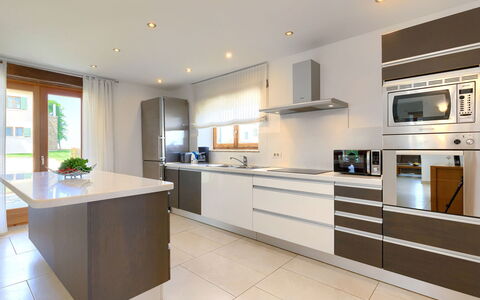 Stuartma: Cabinetry, Countertop, Property, Furniture, Building, Kitchen Appliance, Window, Kitchen Stove, Kitchen, Wood