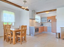Accommodation:&nbsp;Hartley With Shared Pool 101.2