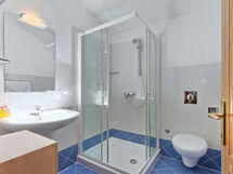 Accommodation:&nbsp;Hartley With Shared Pool 101.2