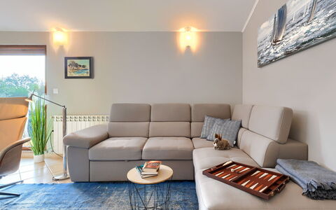 Marina: Wood, Lighting, Interior Design, Flooring, Floor, Living Room, Real Estate, Hardwood, Table, Beam