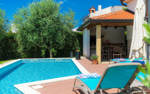 Marina: Plant, Water, Property, Building, Swimming Pool, Blue, Green, Sky, Azure, Shade