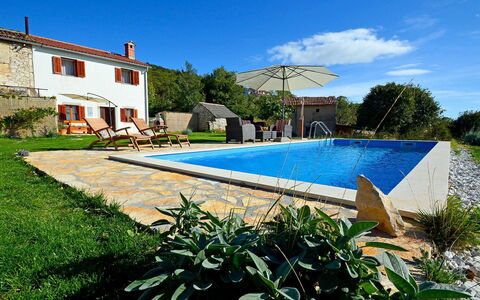 Stancija Negri: Sky, Plant, Water, Property, Cloud, Swimming Pool, Window, Azure, Building, Rectangle