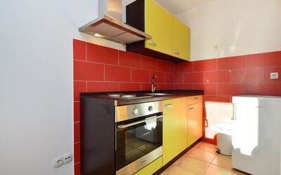 Bilice 150.1: Cabinetry, Countertop, Building, Kitchen Stove, Kitchen Appliance, Exhaust Hood, Tap, Wood, Kitchen, Home Appliance