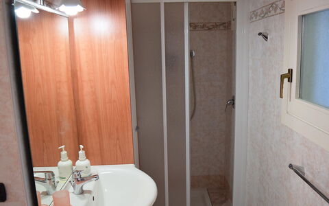 Piazzetta: Brown, Sink, Property, Tap, Plumbing Fixture, Bathroom, Bathroom Sink, Mirror, Wood
