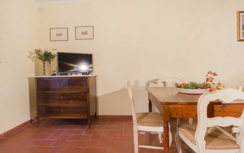 Villa Etrusca: Room, Floor, Property, Furniture, Building, Interior Design, House, Wall, Hardwood, Table