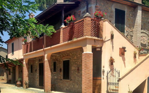 Podere la Quercia: House, Property, Building, Home, Architecture, Real Estate, Neighbourhood, Facade, Residential Area, Roof
