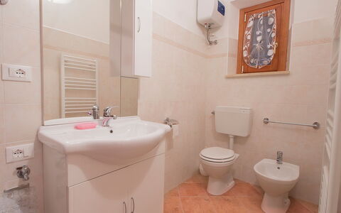 Podere la Quercia: Bathroom, Property, Room, Wall, Plumbing Fixture, Toilet, Interior Design, Architecture, Bidet, Real Estate