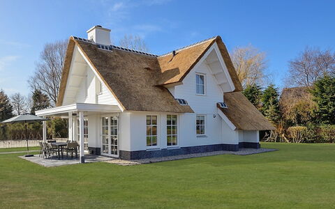 Noordwijk 800: Sky, Building, Plant, Window, Cloud, House, Tree, Land Lot, Cottage, Door