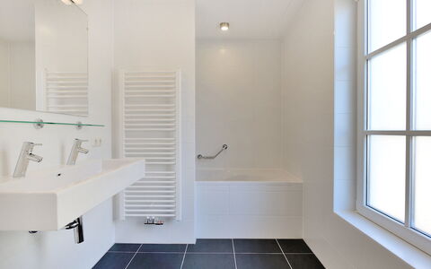 Noordwijk 810: Property, Plumbing Fixture, Window, Building, Bathroom, Tap, Wood, Lighting, Interior Design