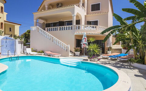 Villa Quinta Do Sol: Sky, Water, Property, Building, Swimming Pool, Plant, Window, Azure, Blue, Shade