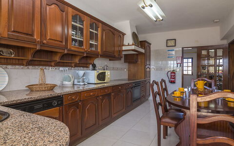 Villa Quinta Do Sol: Cabinetry, Furniture, Countertop, Wood, Kitchen, Lighting, Drawer, Architecture, Floor, Interior Design