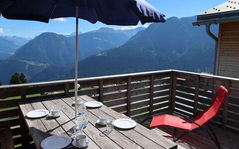 Maiensäss Superior: Sky, Furniture, Property, Table, White, Light, Mountain, Shade, Chair, Outdoor Furniture