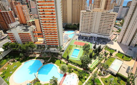 Benidorm 700: Building, Skyscraper, Daytime, Property, Plant, Light, Nature, Infrastructure, World, Tower