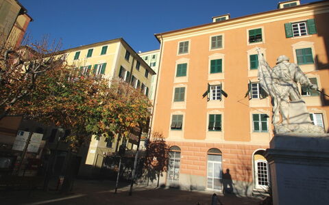 Francesca: Sky, Building, Window, Urban Design, Sunlight, Tree, Plant, Condominium, Residential Area, Facade