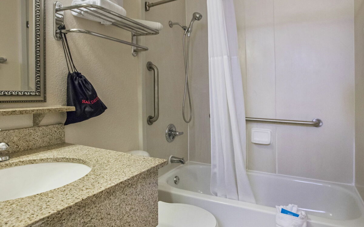 Accommodation:&nbsp;Sailport Water Suites 100.11