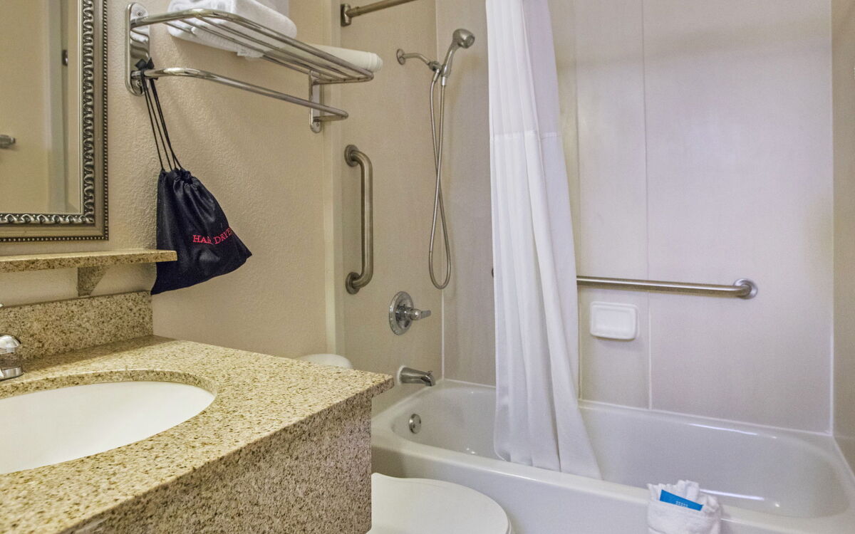 Accommodation:&nbsp;Sailport Water Suites 100.7