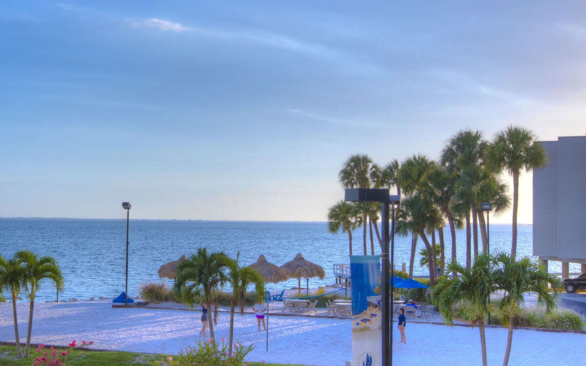 Accommodation:&nbsp;Tampa Waterfront 100.6